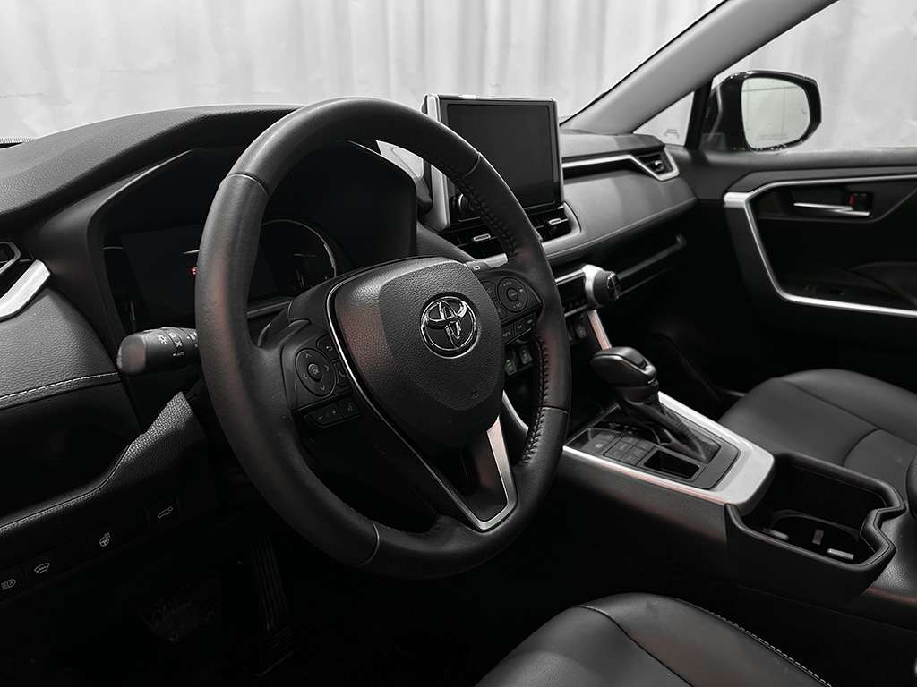 2025 Toyota Rav4 - Image 8