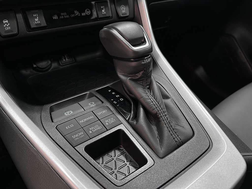 2025 Toyota Rav4 - Image 13