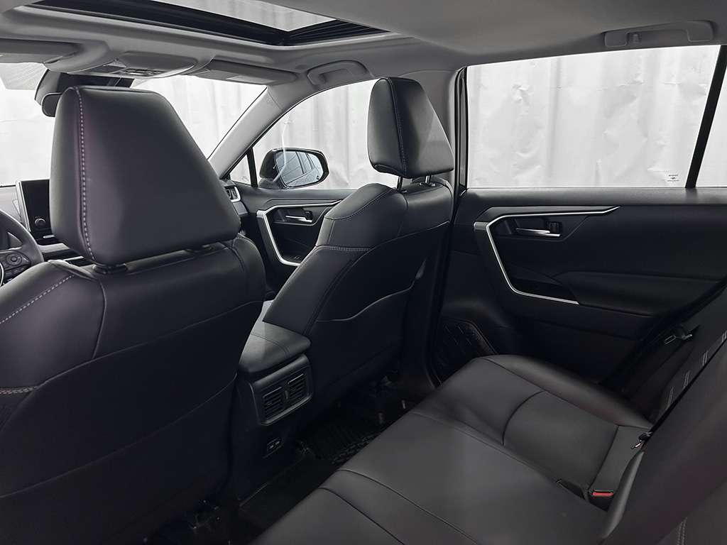 2025 Toyota Rav4 - Image 16