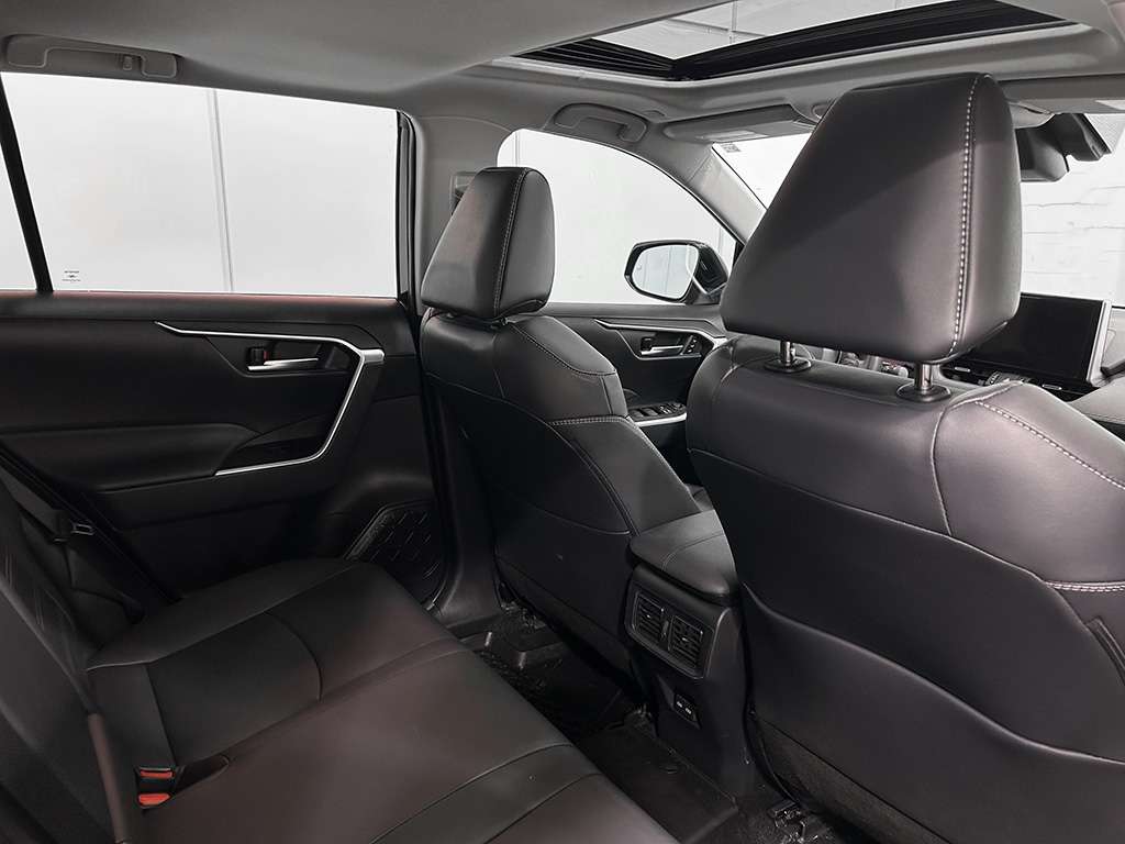 2025 Toyota Rav4 - Image 18