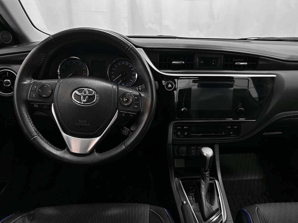 2018 Toyota Corolla - Image 16