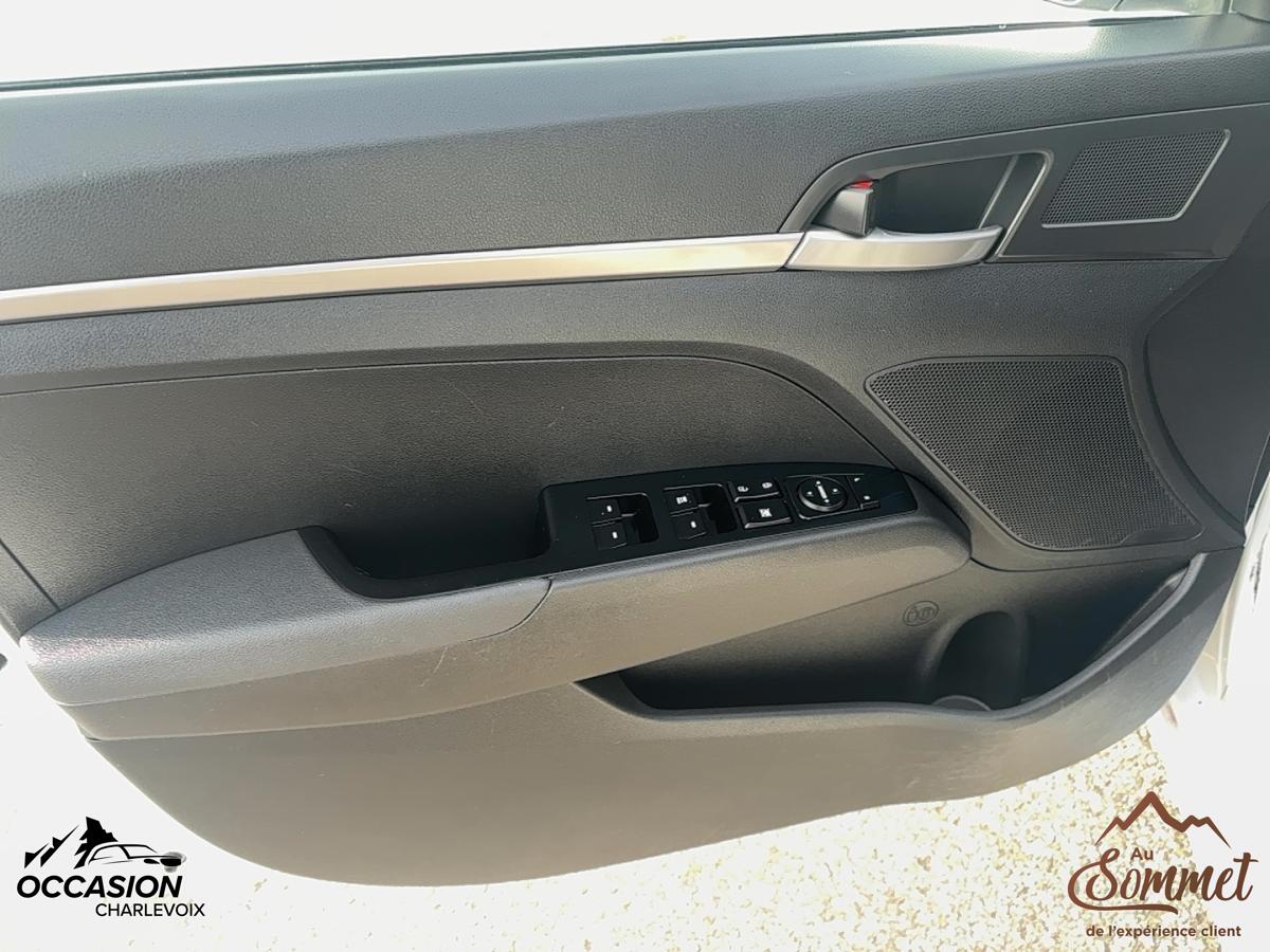 2017 Hyundai Elantra - Image 7