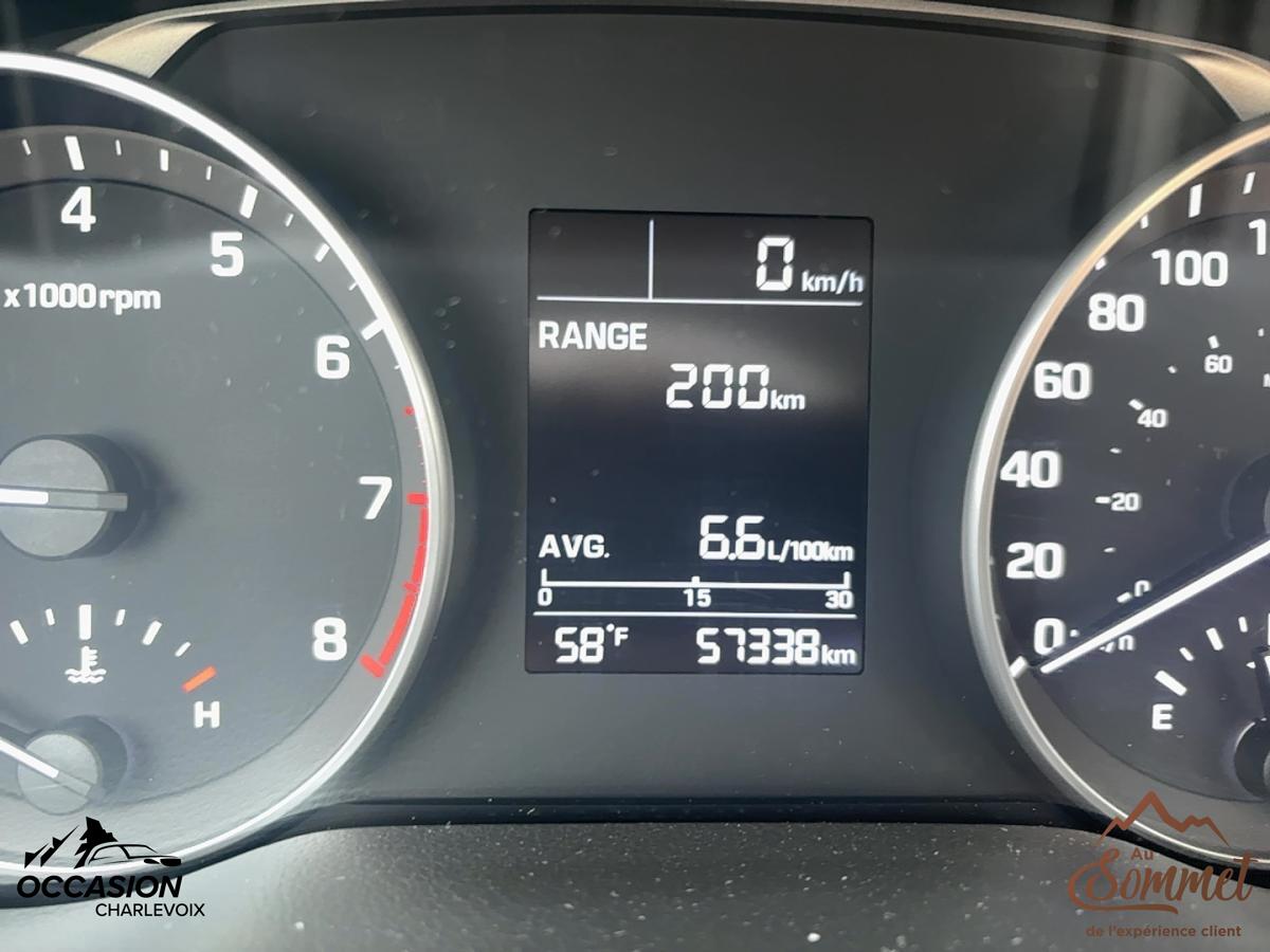 2017 Hyundai Elantra - Image 16