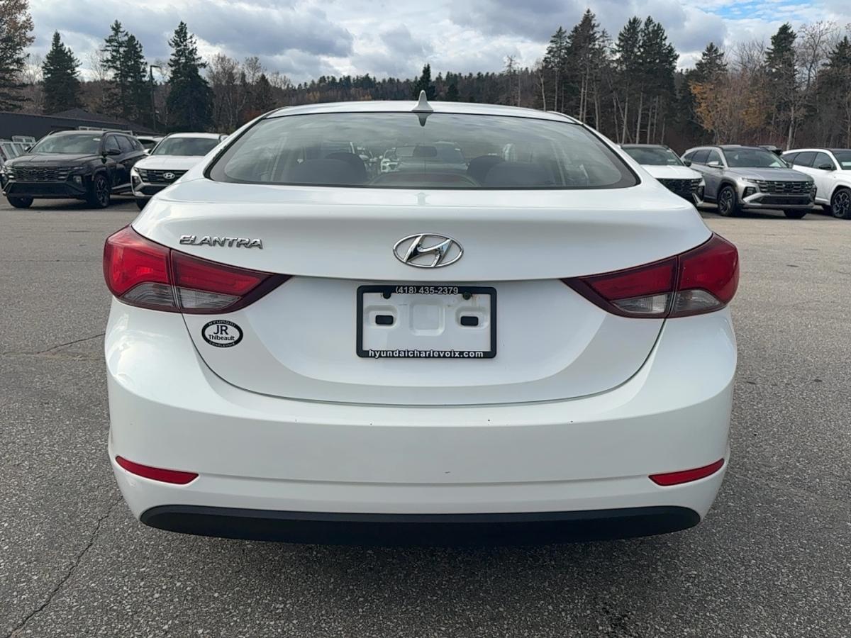2015 Hyundai Elantra - Image 9
