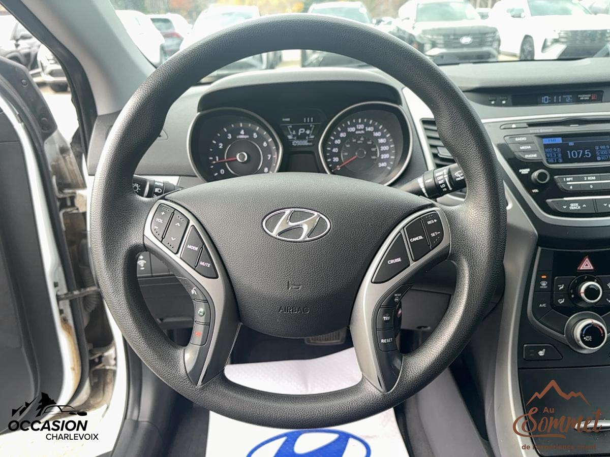 2015 Hyundai Elantra - Image 16