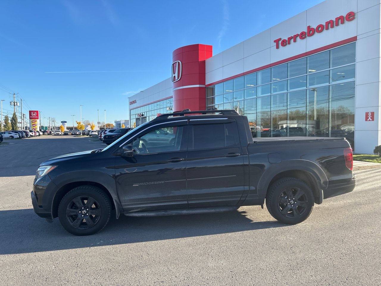 2017 Honda Ridgeline - Image 2