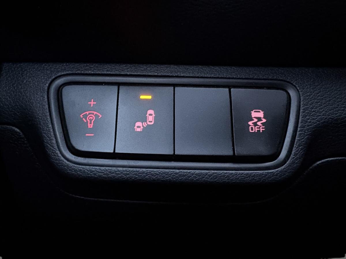 2023 Kia Forte - Image 19