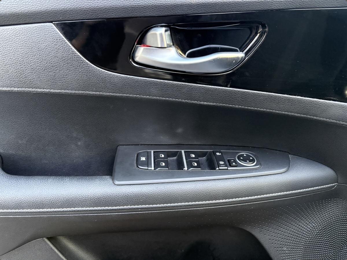 2023 Kia Forte - Image 20