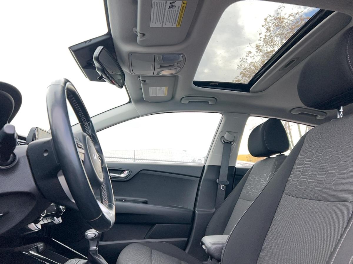 2023 Kia Rio5 - Image 4