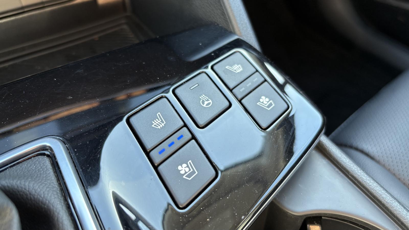2025 Kia Sportage - Image 29
