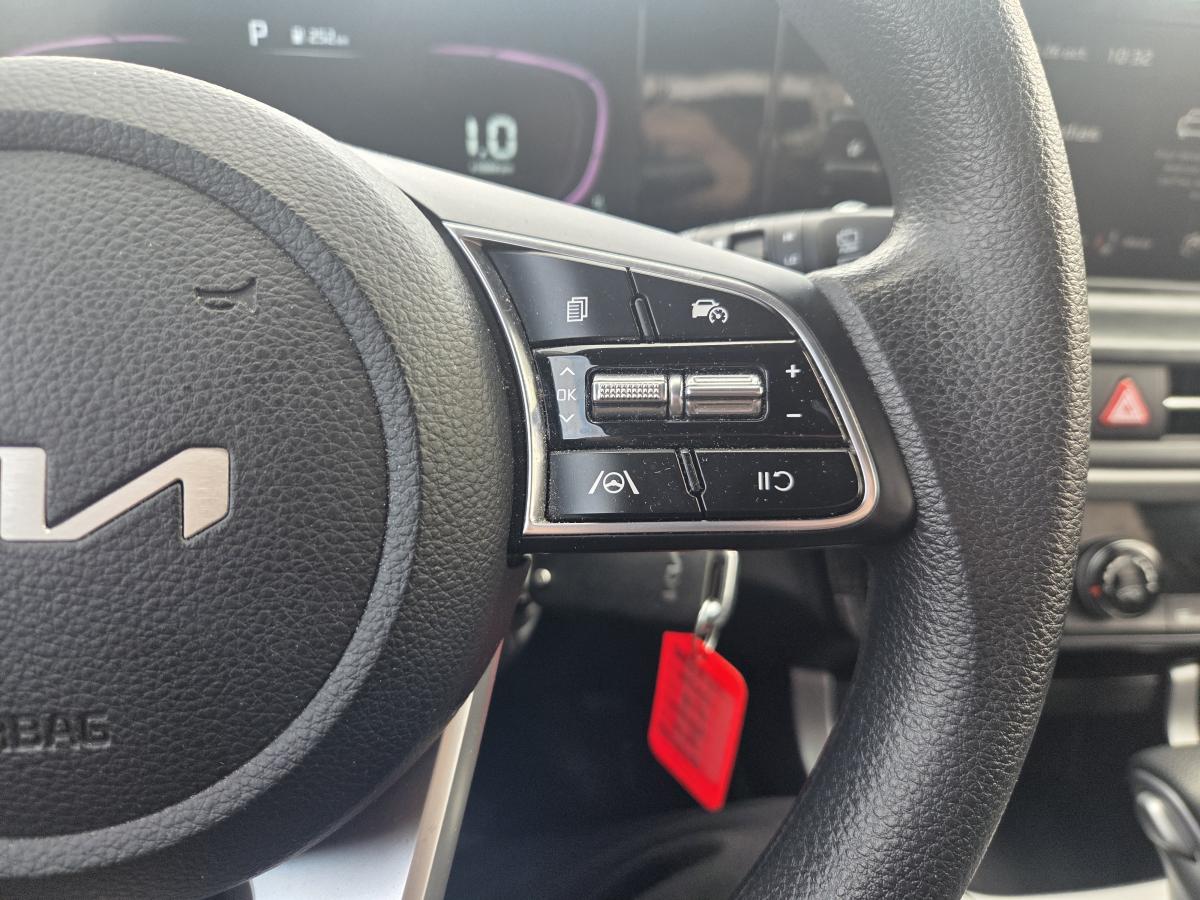 2024 Kia Seltos - Image 17
