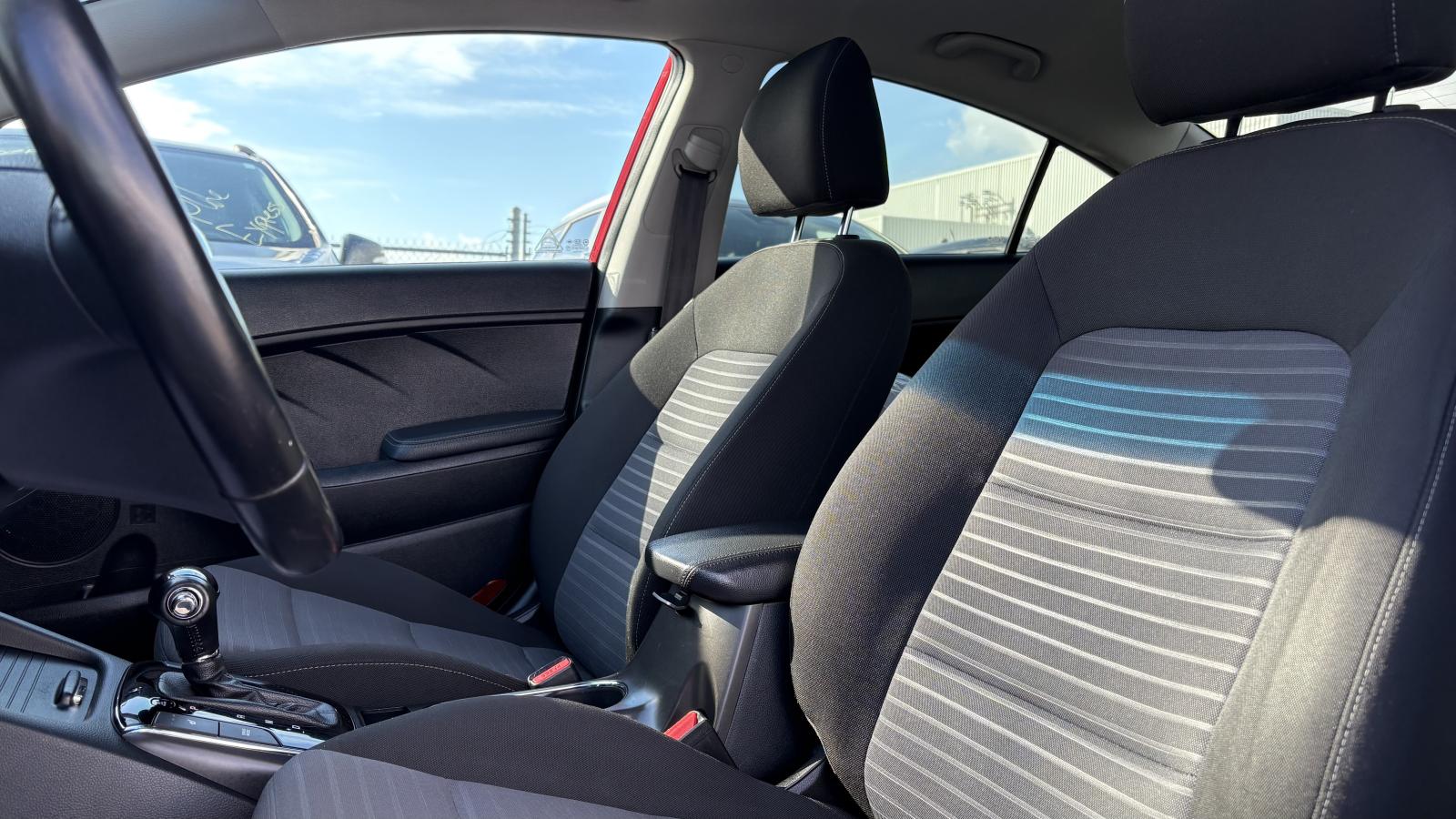 2017 Kia Forte - Image 22