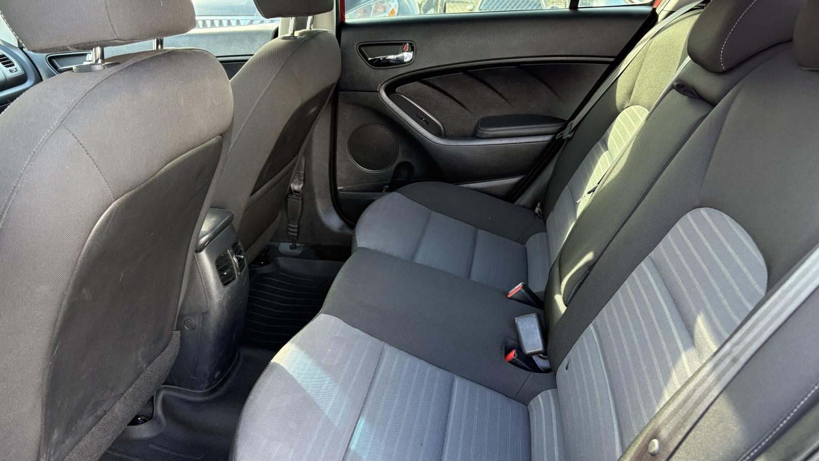 2017 Kia Forte - Image 25