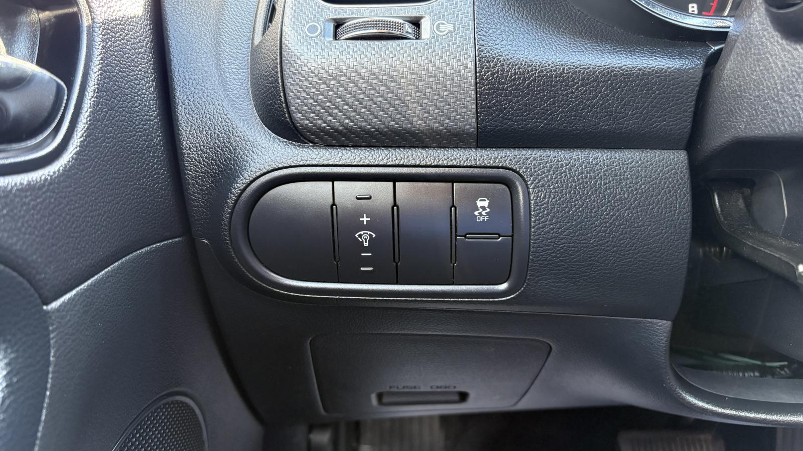 2017 Kia Forte - Image 26