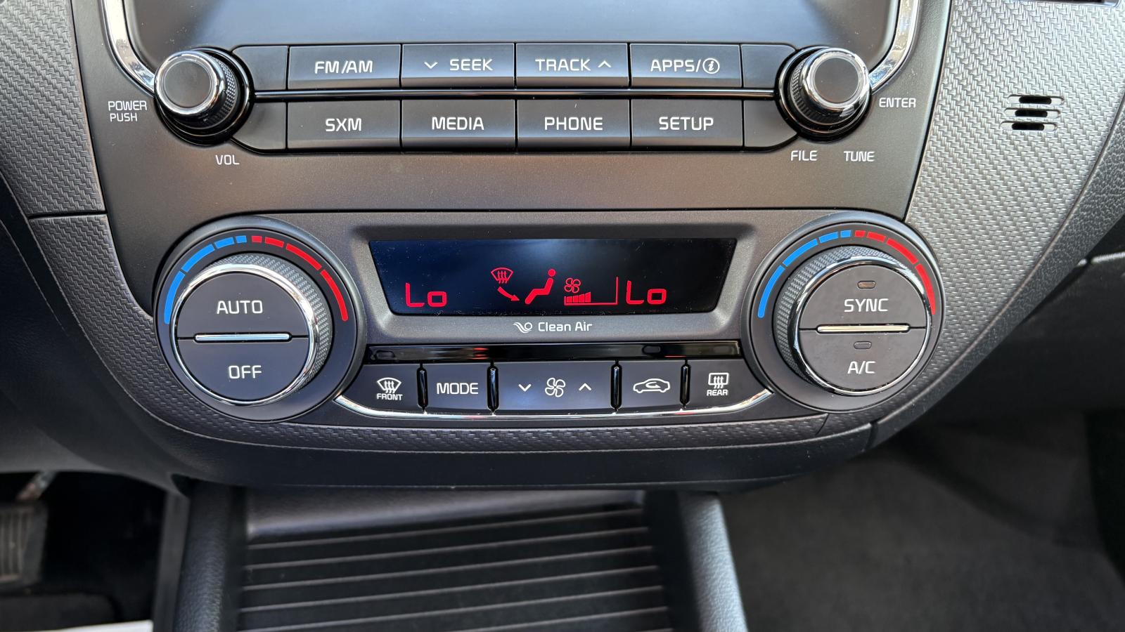 2017 Kia Forte - Image 29