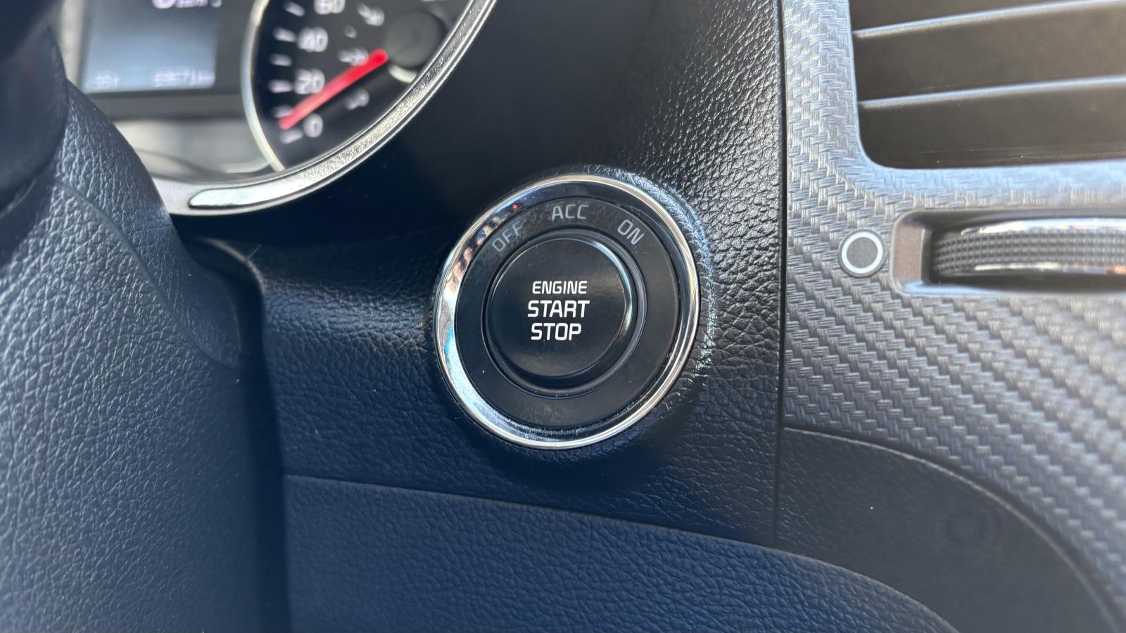 2017 Kia Forte - Image 30