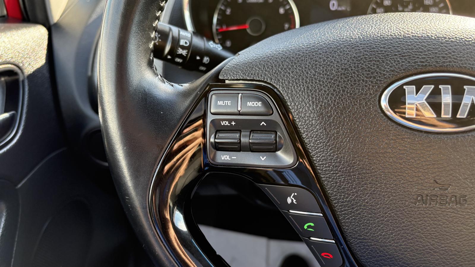 2017 Kia Forte - Image 32